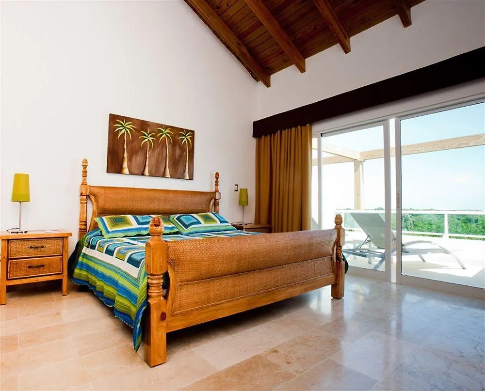 Punta Blanca Golf & Beach Resort Bavaro 4*,